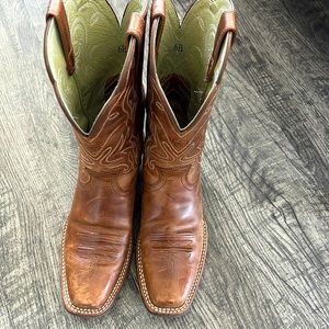 Women’s Ariat Boots - Size 6